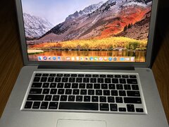 Laptop MacBook 15,4” - Intel Core i7, 8 GB RAM, 240 SSD