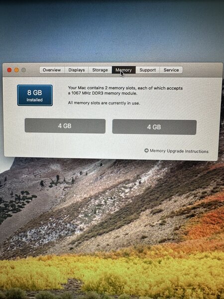 Laptop MacBook 15,4” - Intel Core i7, 8 GB RAM, 240 SSD.